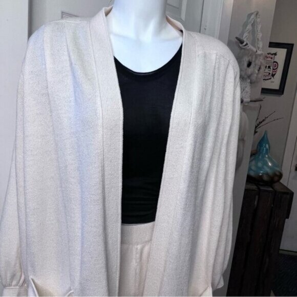VINTAGE St John Collection Marie Gray Santana Knit Ivory Knit Pant Sweater Set - Picture 5 of 16